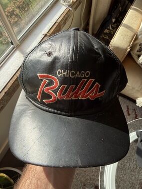 Vintage  script Sports Specialties Chicago Bulls Leather Snapback Hat Size One S